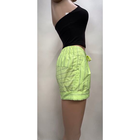 Lululemon Spring Break Away Lime Shorts - Picture 3 of 5